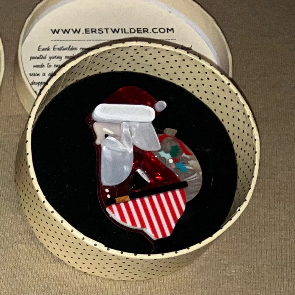 Erstwilder Santa brooch